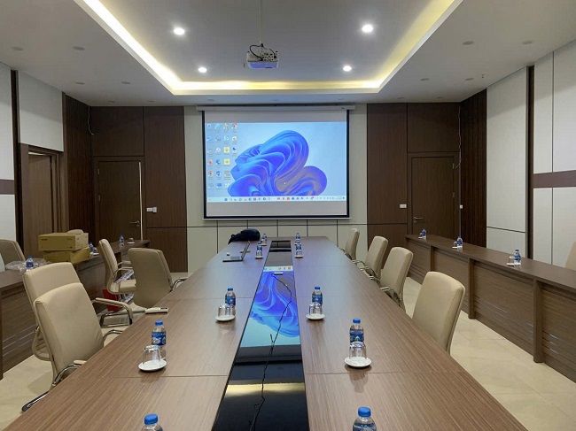 Cho thuê máy chiếu cho phòng họp doanh nghiệp