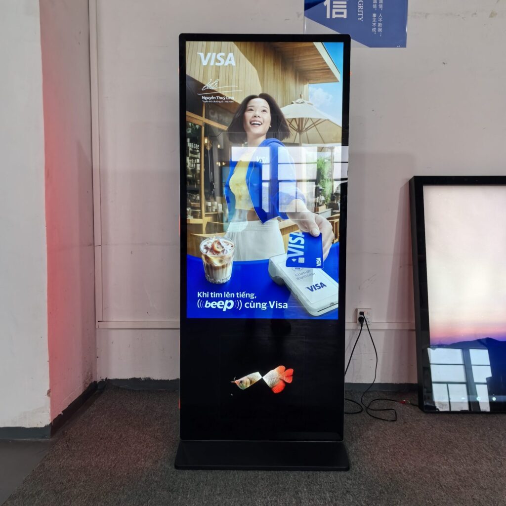 Cho thuê standee điện tử cảm ứng 55 inch tại TPHCM - hiển thị quảng cáo VISA