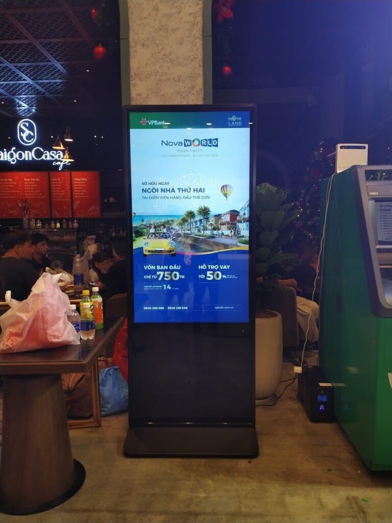 Standee điện tử cho thuê tại nhà hàng, quán café TPHCM
