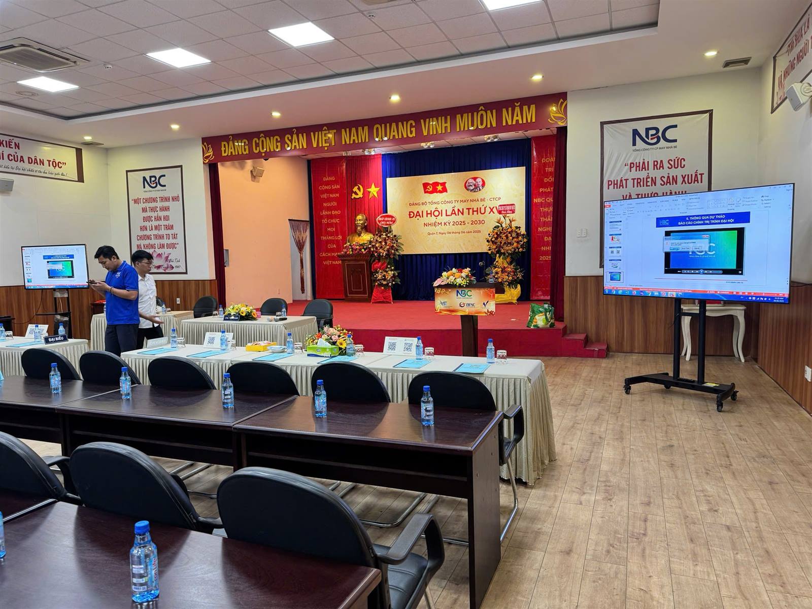 Cho thuê tivi hội nghị hội thảo doanh nghiệp TPHCM - phòng họp chuyên nghiệp NBC